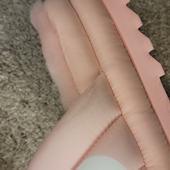 Ugg pink slipper - Picture 7 of 7